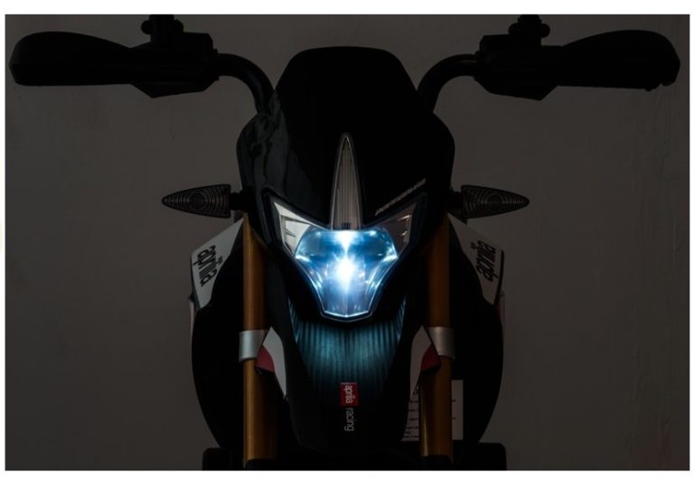 Elektro Kindermotorrad "Aprilia-900-Dorsoduro" - Lizenziert - 12V - 2 Motoren - MP3 + Leder + EVA 