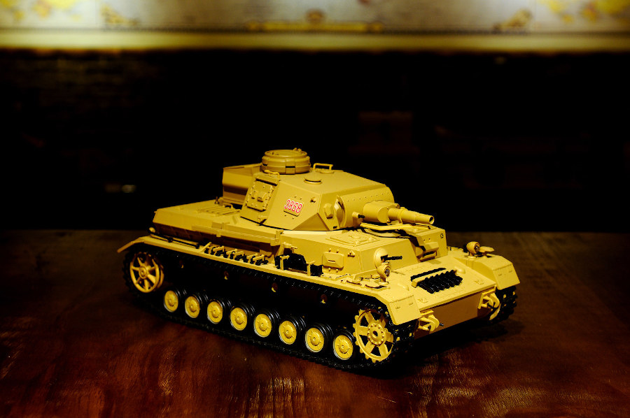 RC Panzer "Kampfwagen IV Ausf.F-1" Heng Long 1:16 Sandfarbe mit Rauch und Sound, Stahlgetriebe und 2,4Ghz+V6.0